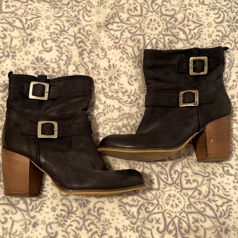 Steve Madden heeled black booties. Size 6.